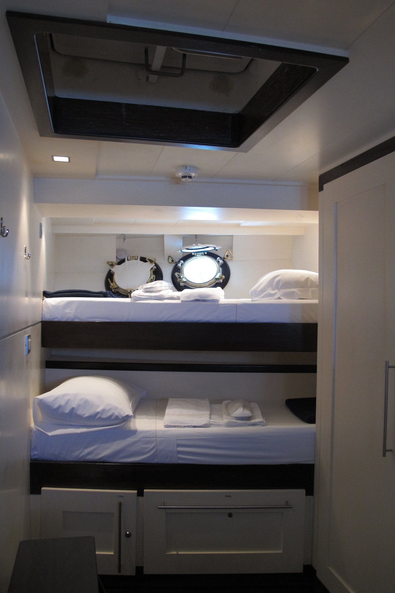 BERT Twin Cabins Luxury Yacht Browser by CHARTERWORLD Superyacht